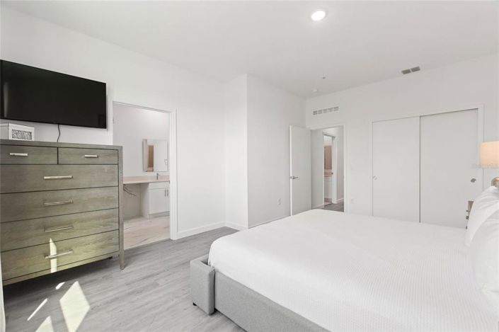 Image No.27-6 Bed Townhouse for sale