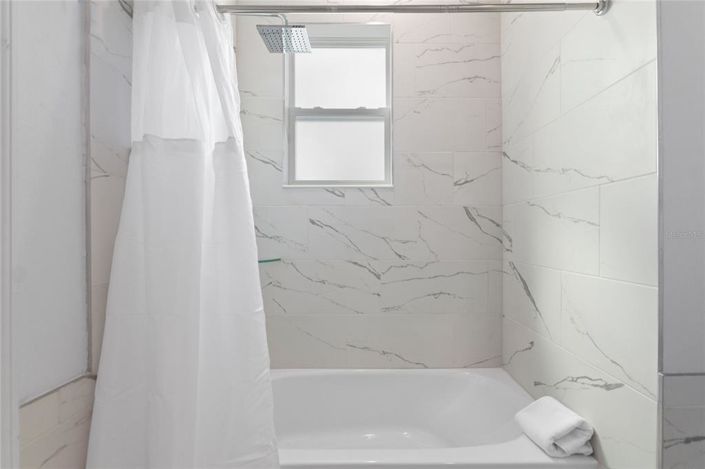 Image No.28-6 Bed Townhouse for sale