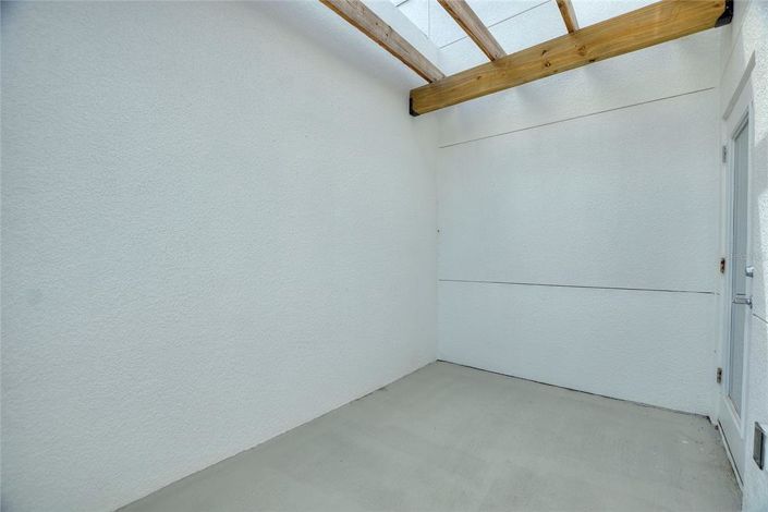 Image No.48-6 Bed Townhouse for sale