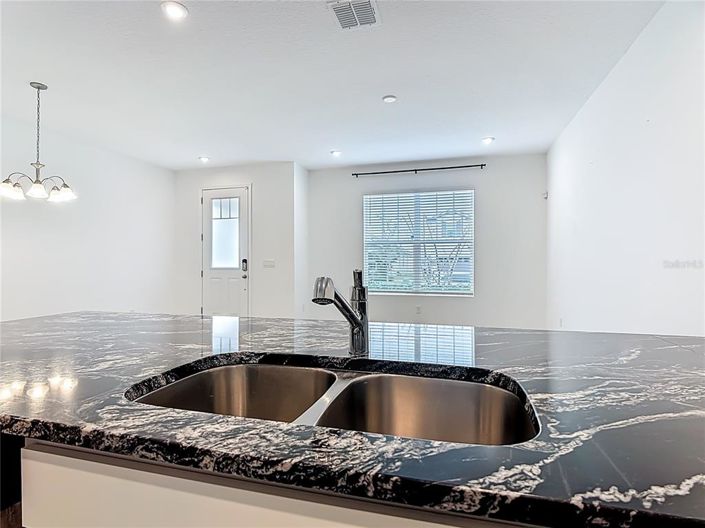 Image No.15-3 Bed Townhouse for sale