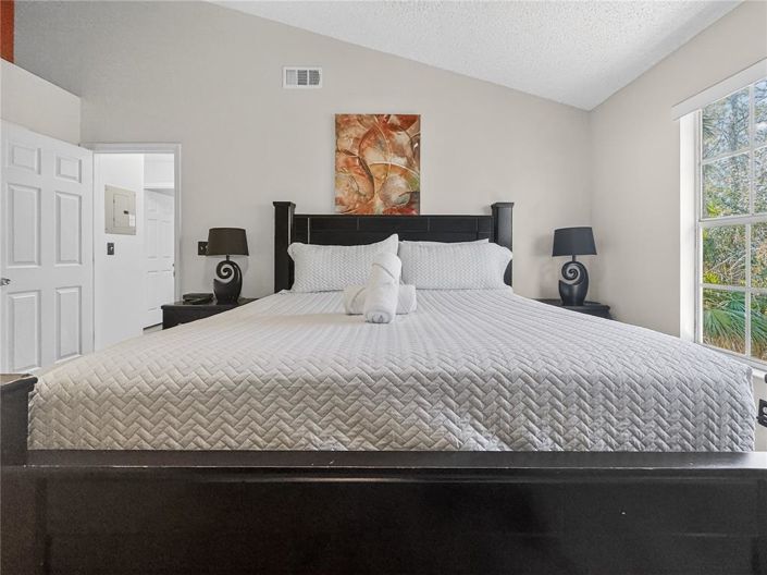 Image No.20-2 Bed Apartment for sale