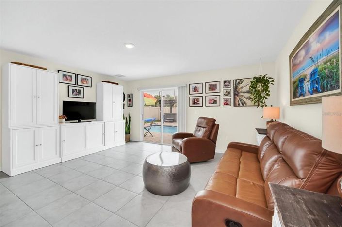 Image No.10-6 Bed House for sale