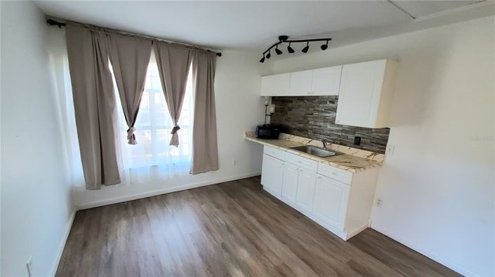 Image No.11-4 Bed Townhouse for sale