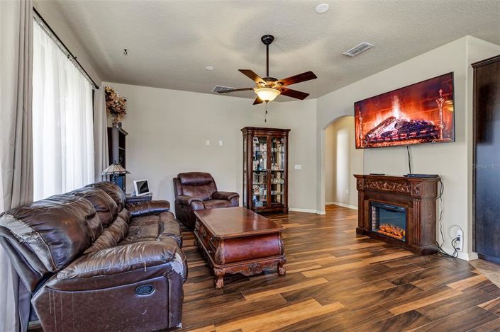 Image No.12-5 Bed House for sale