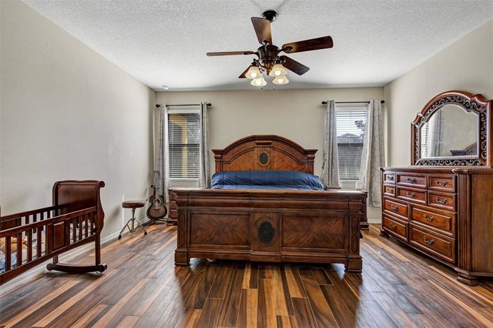 Image No.16-5 Bed House for sale