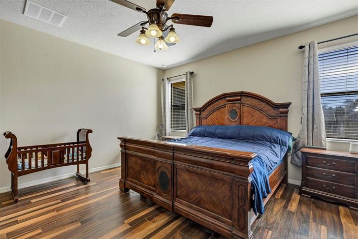 Image No.17-5 Bed House for sale