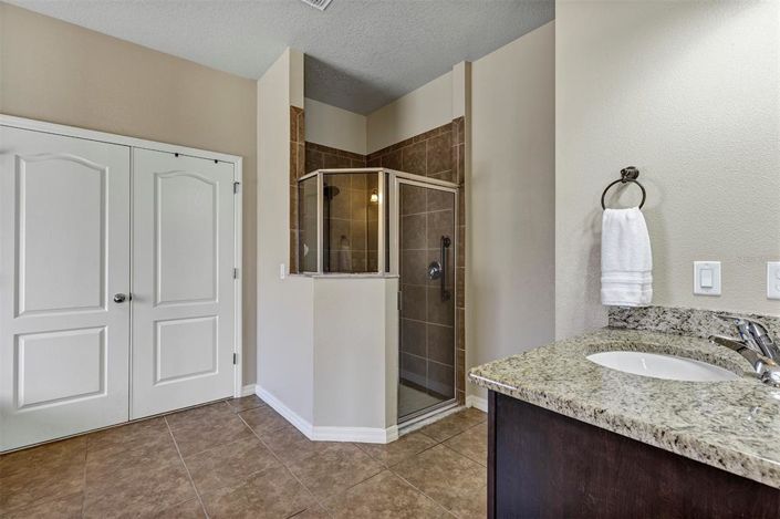 Image No.18-5 Bed House for sale