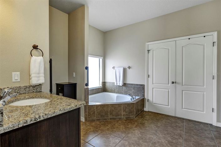 Image No.19-5 Bed House for sale