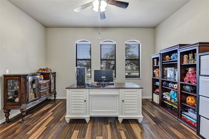 Image No.6-5 Bed House for sale