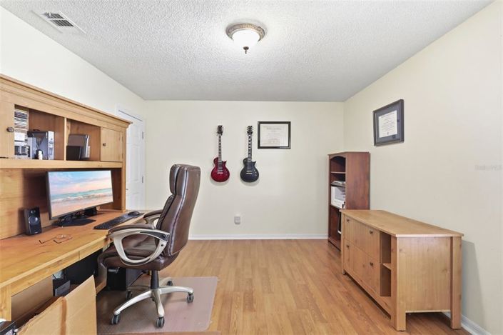 Image No.36-5 Bed House for sale