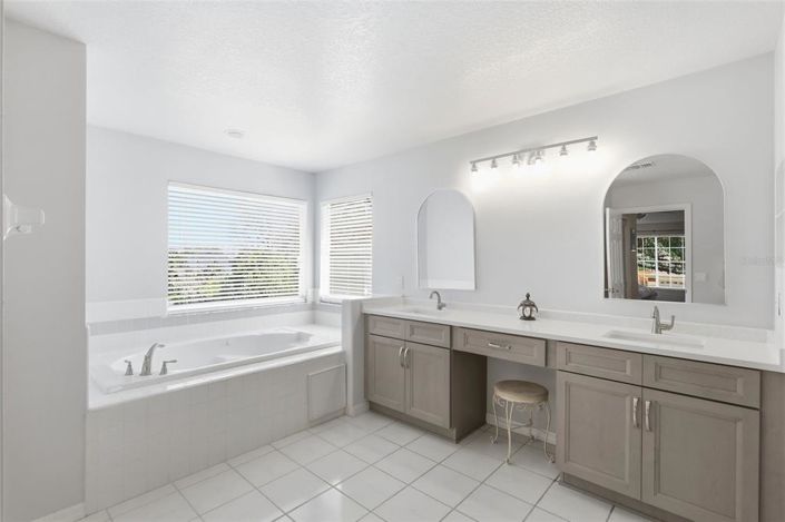 Image No.45-5 Bed House for sale