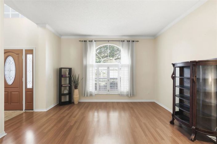 Image No.9-5 Bed House for sale