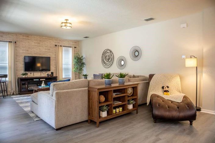 Image No.8-6 Bed House for sale