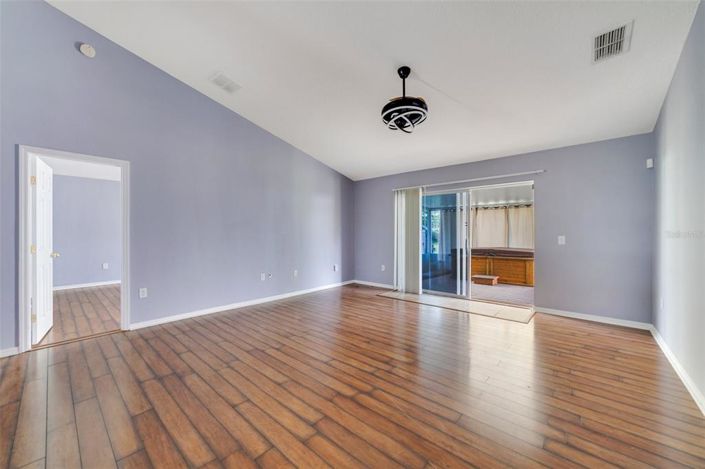 Image No.19-3 Bed House for sale