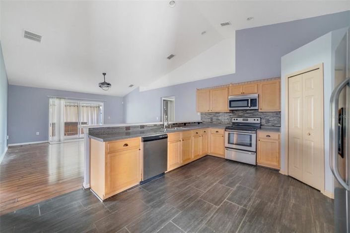 Image No.6-3 Bed House for sale