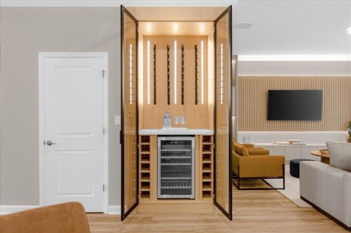 Image No.4-6 Bed House for sale