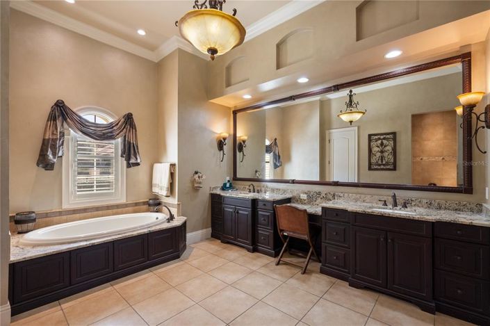 Image No.17-5 Bed House for sale