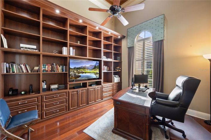 Image No.19-5 Bed House for sale