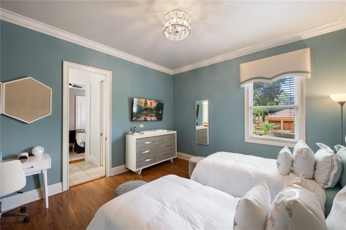 Image No.27-5 Bed House for sale