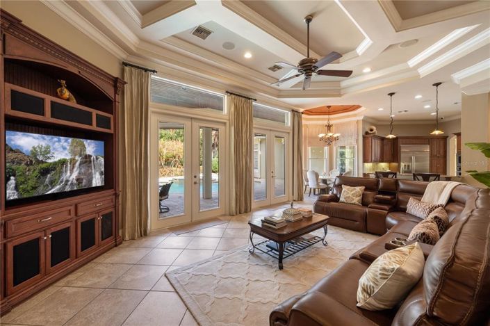 Image No.7-5 Bed House for sale