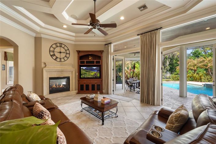 Image No.8-5 Bed House for sale