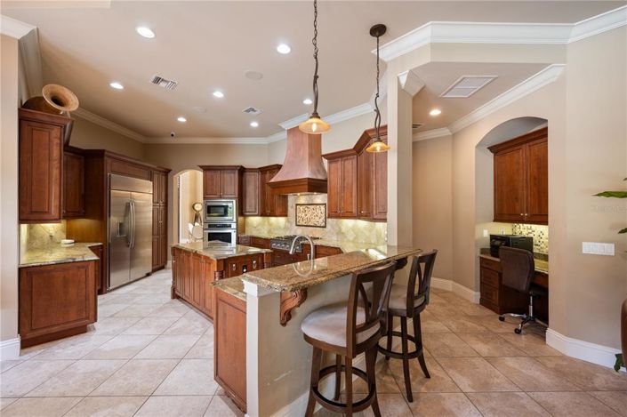 Image No.9-5 Bed House for sale