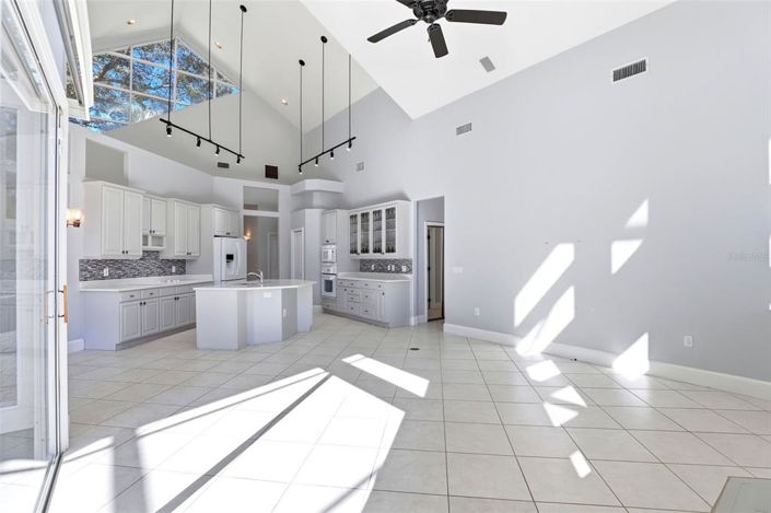 Image No.17-4 Bed House for sale