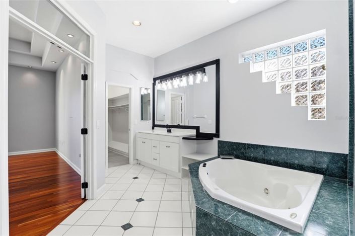 Image No.21-4 Bed House for sale