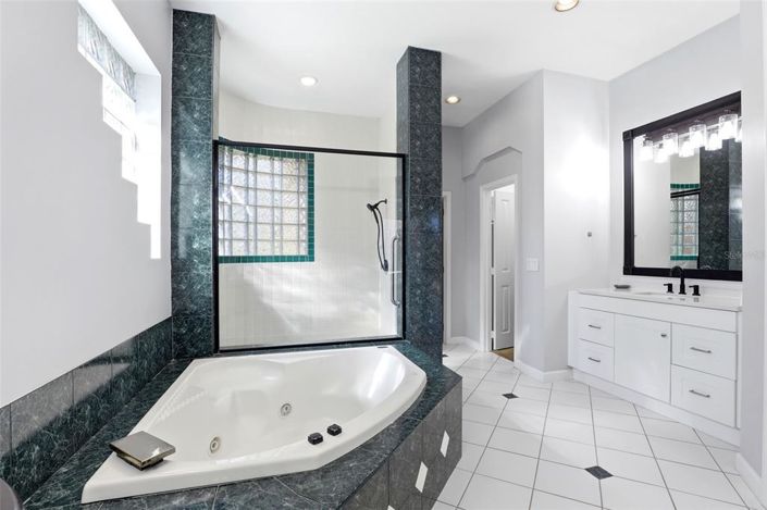 Image No.22-4 Bed House for sale