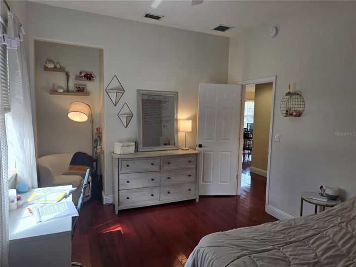 Image No.18-4 Bed House for sale