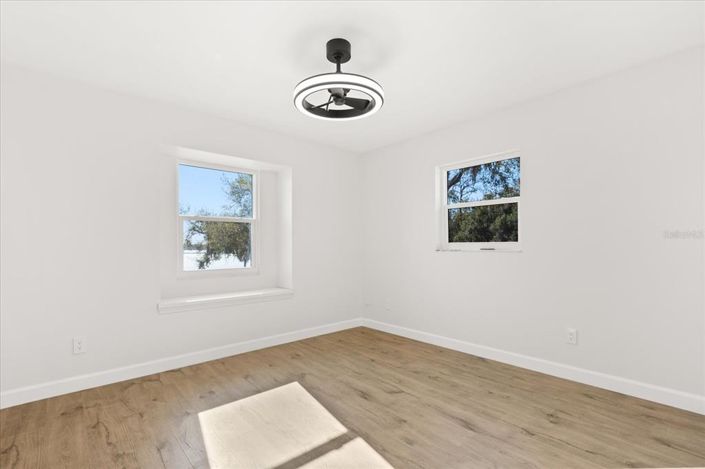 Image No.28-3 Bed House for sale