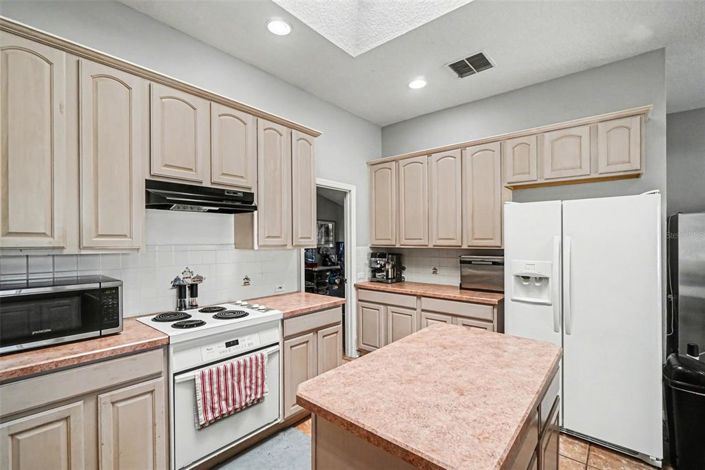 Image No.9-3 Bed House for sale