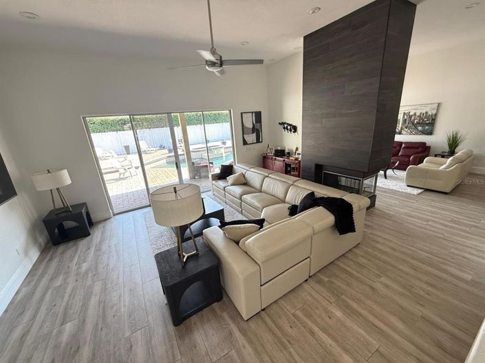 Image No.7-5 Bed House for sale