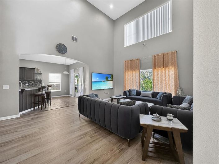 Image No.15-4 Bed House for sale