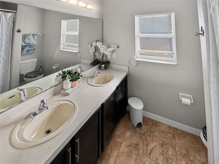 Image No.25-4 Bed House for sale