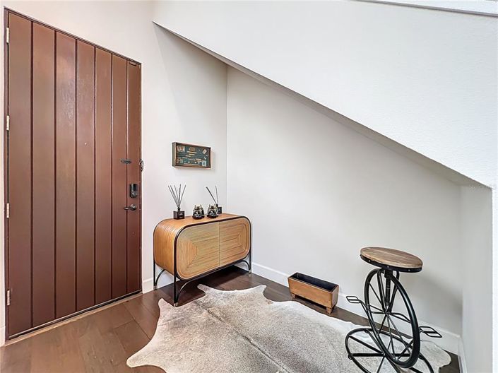 Image No.10-3 Bed House for sale