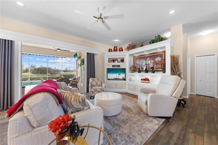 Image No.10-3 Bed House for sale