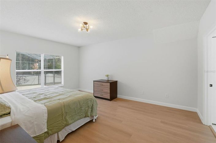 Image No.20-5 Bed House for sale