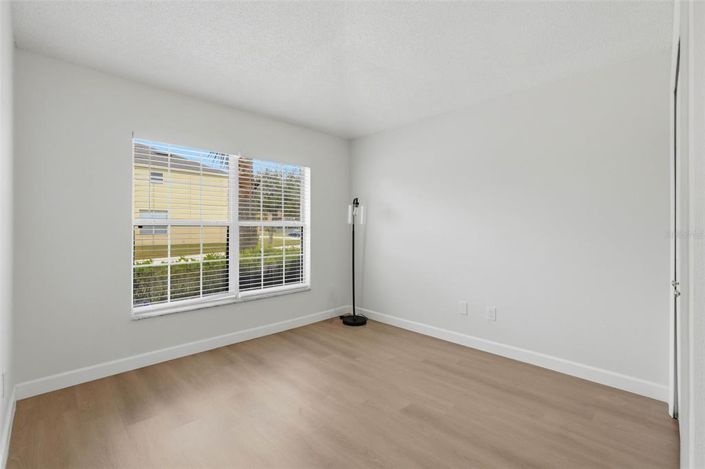 Image No.24-5 Bed House for sale