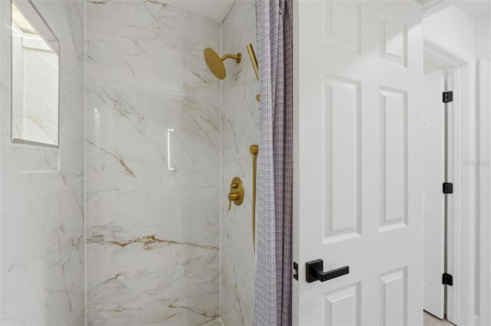 Image No.26-5 Bed House for sale