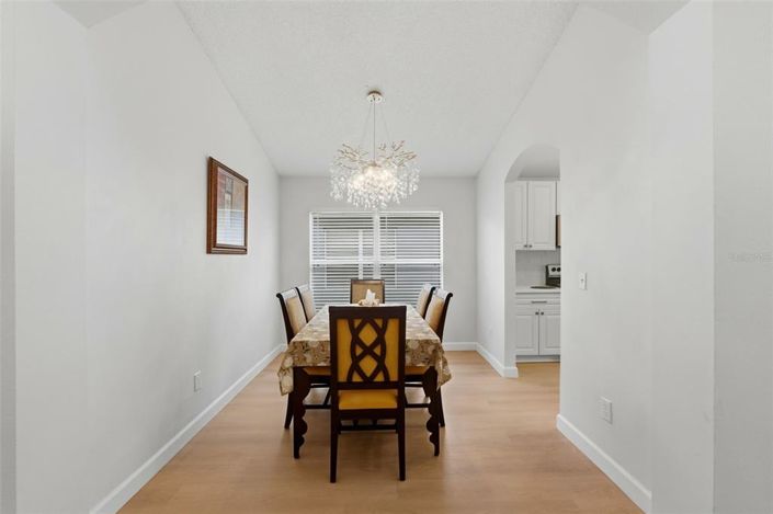 Image No.7-5 Bed House for sale