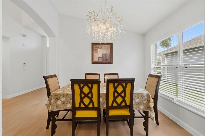 Image No.8-5 Bed House for sale