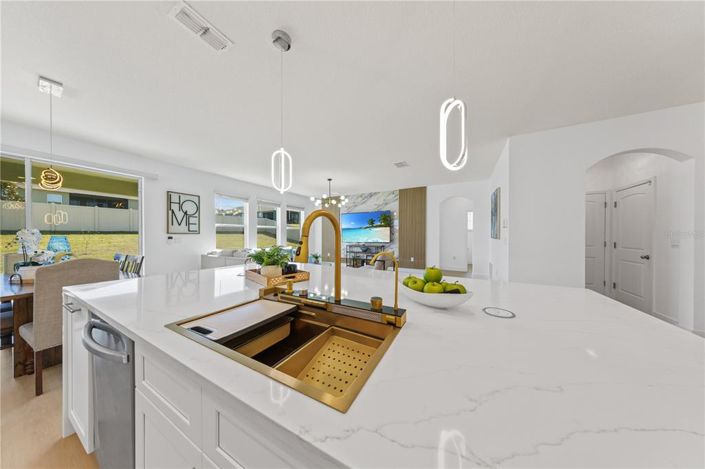 Image No.17-5 Bed House for sale