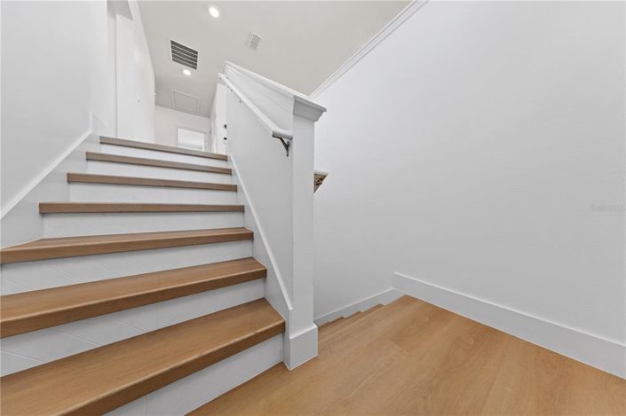 Image No.30-5 Bed House for sale