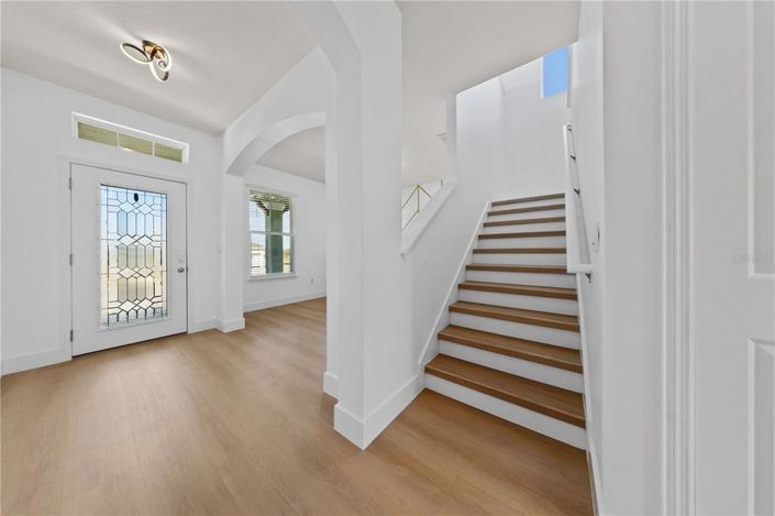 Image No.6-5 Bed House for sale