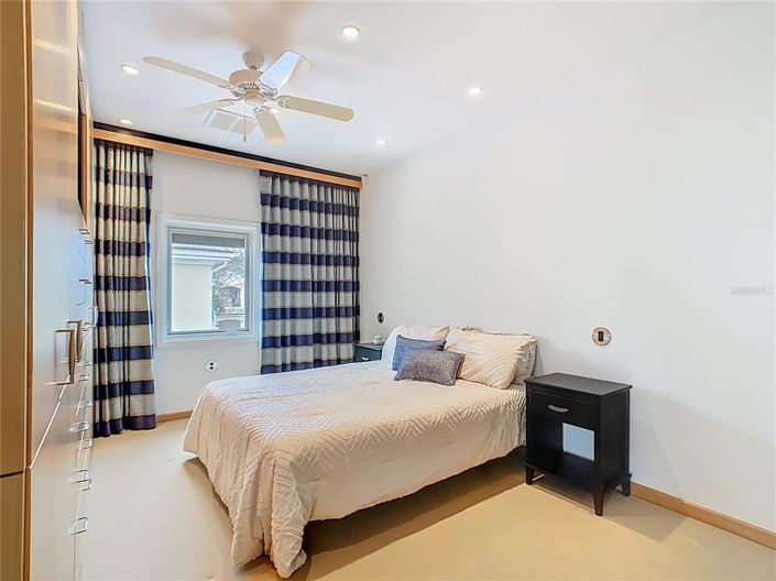 Image No.19-3 Bed House for sale