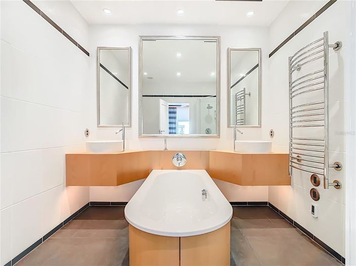 Image No.20-3 Bed House for sale