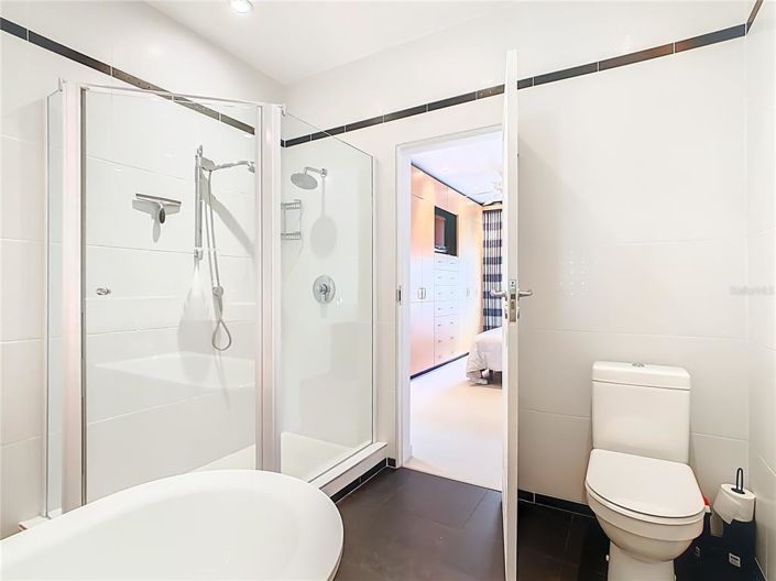 Image No.21-3 Bed House for sale