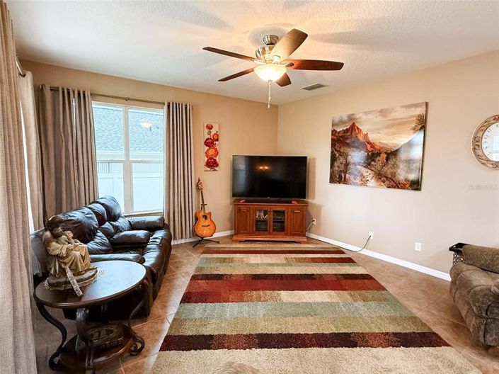 Image No.25-4 Bed House for sale