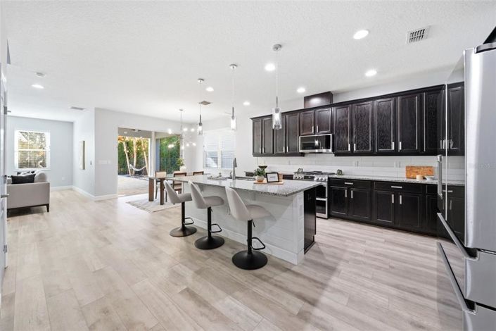 Image No.7-5 Bed House for sale